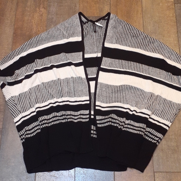 Gorgeous sweater H&M - Picture 1 of 9